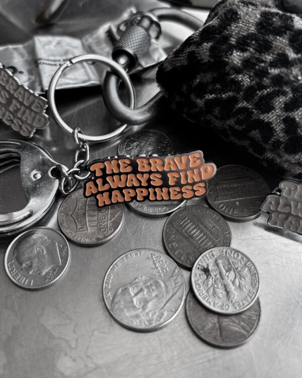 Пін «The brave always find happiness»